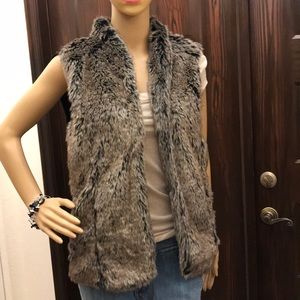 Faux fur vest new with Pockets